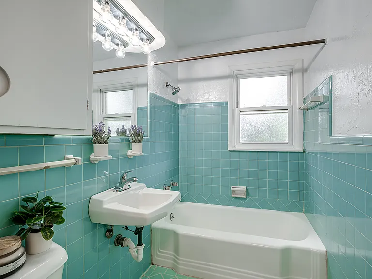 4620 N Harvey Pkwy — Photo 33