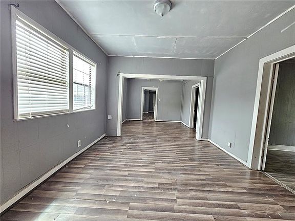3rd image of 600 Forest Ave