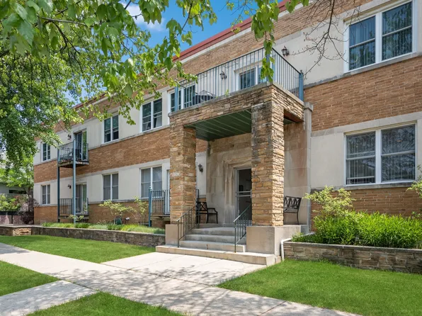 3721 Prairie Ave APT 202, Brookfield, IL 60513