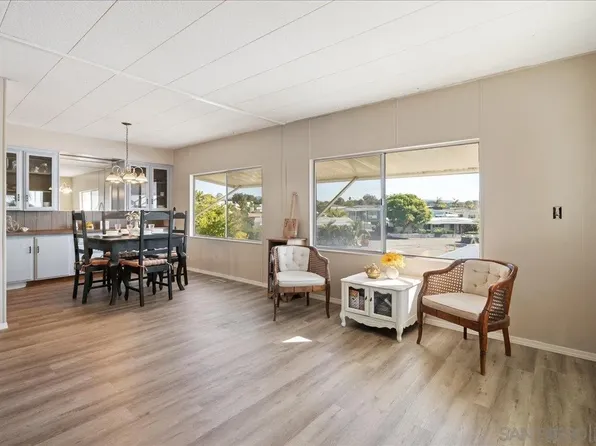 75 Brookside Ln, Oceanside, CA 92056