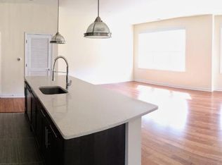 12 Main St #5023, Edgewater, NJ 07020