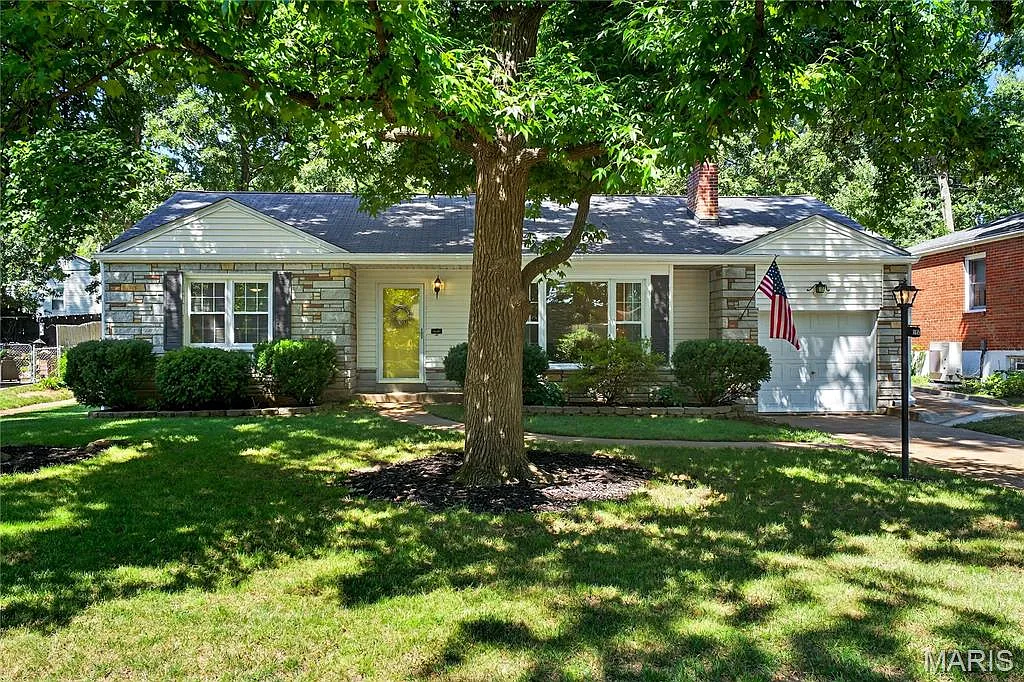 1135 Eastbrook Ln photo 1