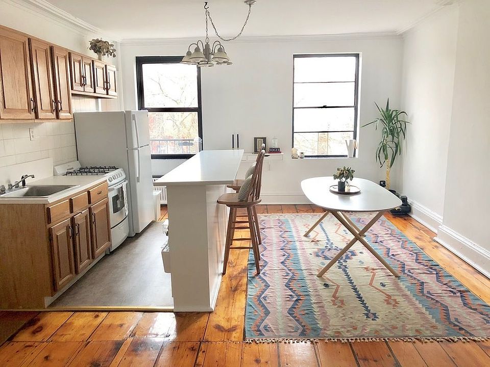 1st image of 407 Sackett St APT 2