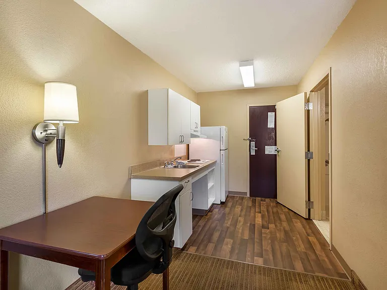 Studio Suite - 1 Queen Bed