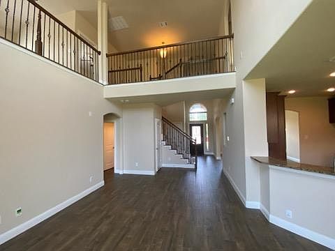 3rd image of 553 Indian Hill Dr