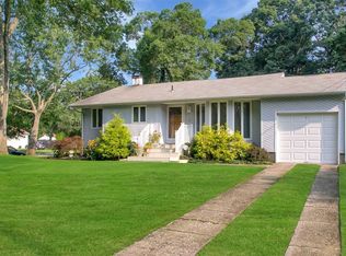 2801 Jeff St, Medford, NY 11763