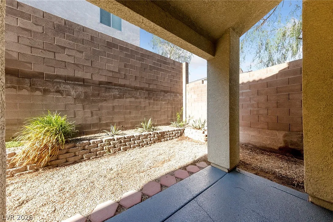 3 bed, 2.5 bath, 1796 sqft, $2,275 — Photo 3