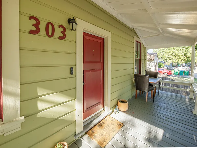 303 E Arcade St — Photo 3