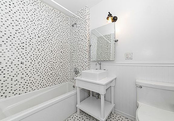 2nd image of 173 Bainbridge St #4