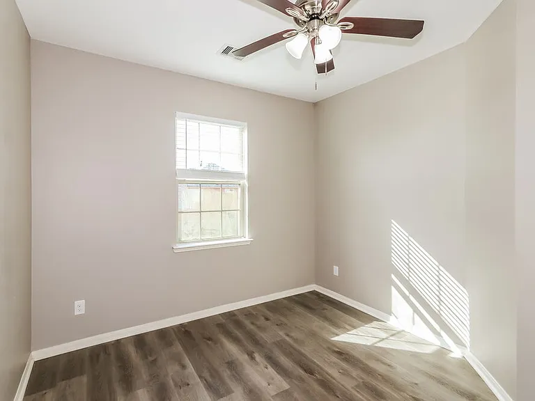 339 Sea Breeze Dr — Photo 14