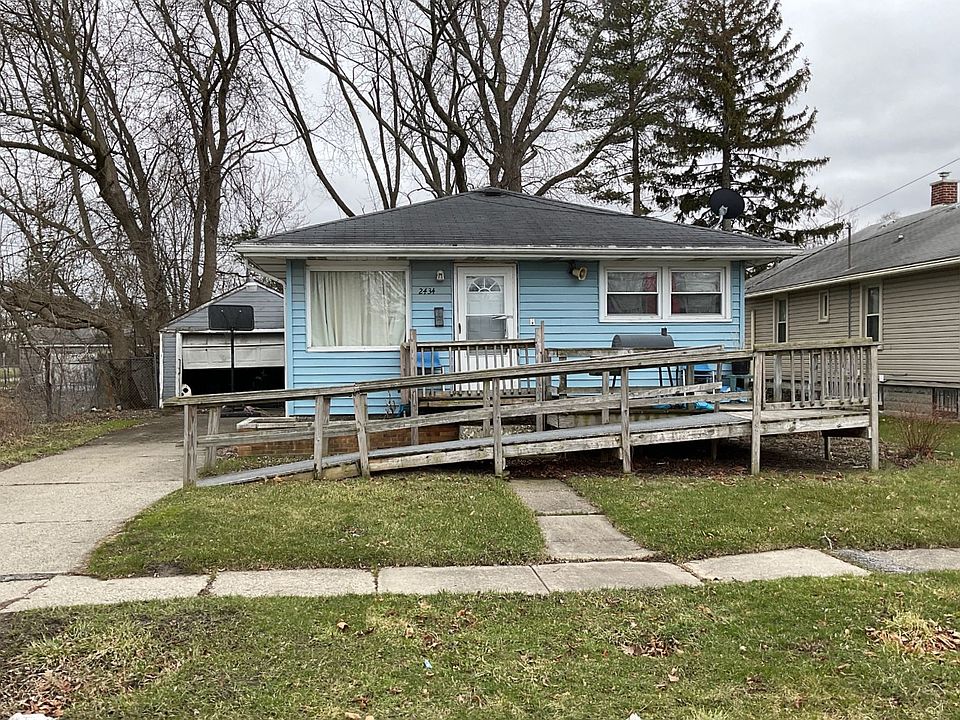 1st image of 2434 Annesley St
