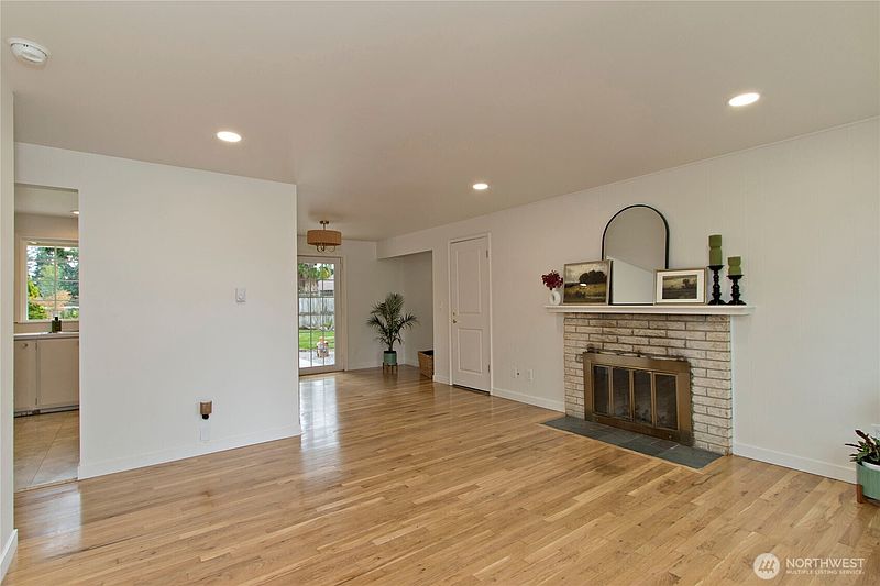 3rd image of 30312 7th Avenue SW