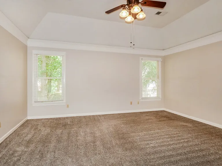 8633 Meadow Green Dr — Photo 10