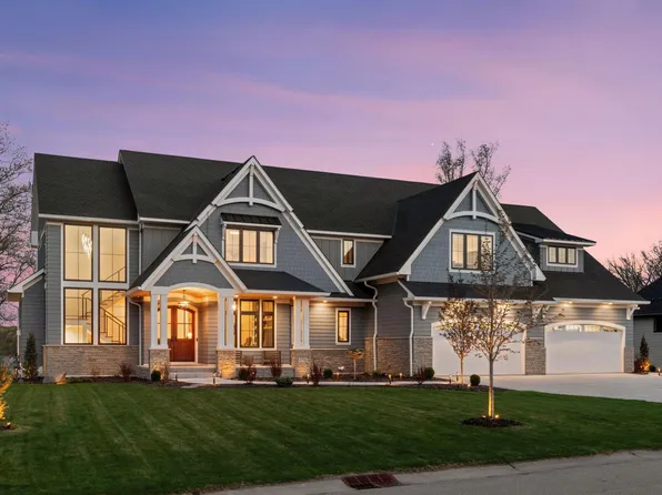 3734 Woodland Cove Pkwy, Excelsior, MN 55331