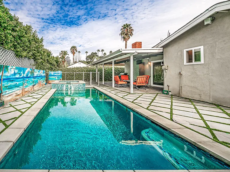 5751 Corteen Pl — Photo 32