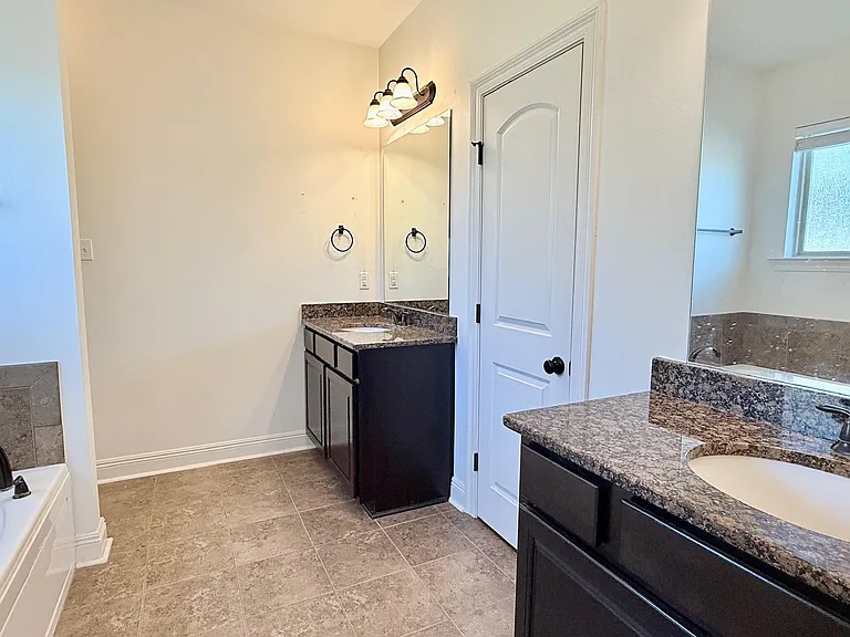 108 Valcour Pl — Photo 14