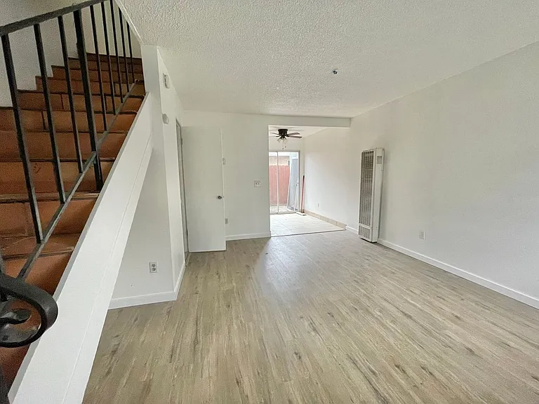 1105 Jennings Ave — Photo 2
