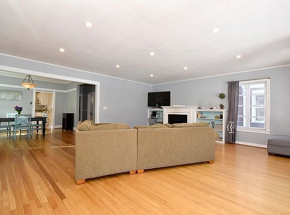 3rd image of 723 Hayes Ave