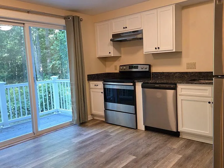 27 N Main St #7 — Photo 4