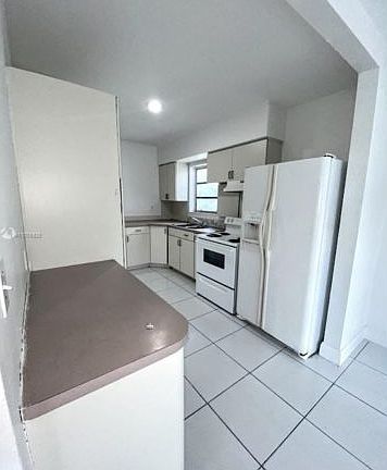 4th image of 16360 NE 10th Ave