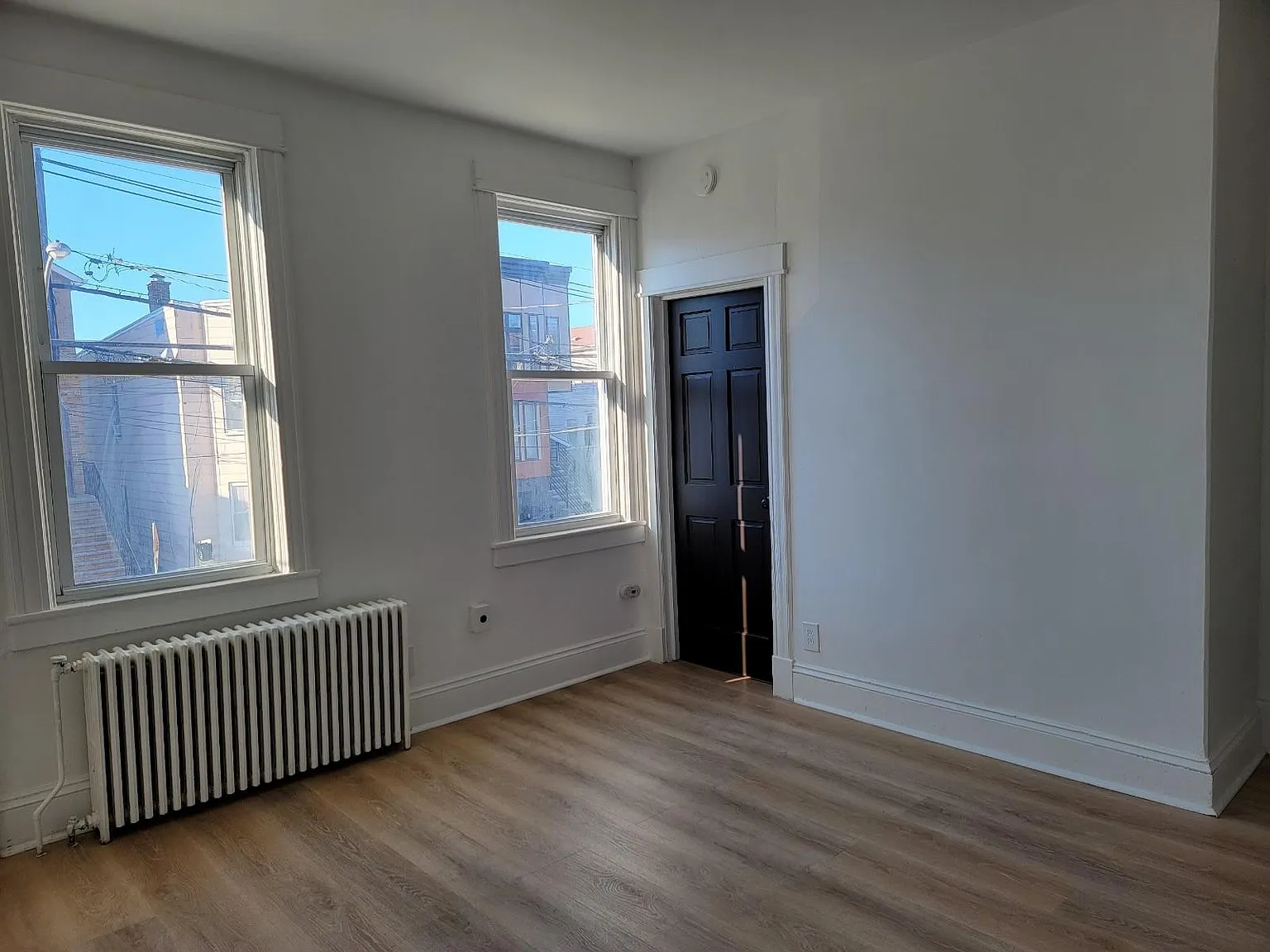 2 bed, 1050 sqft, $2,200 — Photo 3