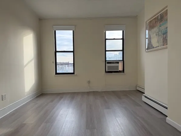 215 India Street image 1 of 8