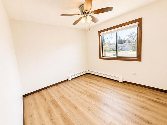 5th image of 708 Boundary Rd NW