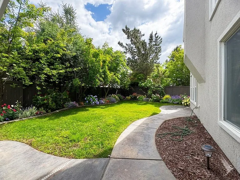 9837 Bobbell Dr — Photo 8