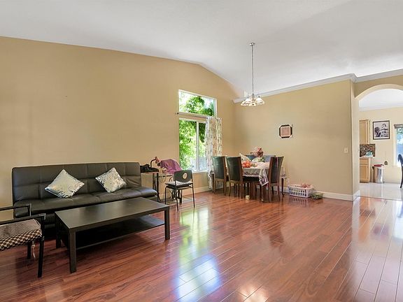 5th image of 1886 Tuscany Dr