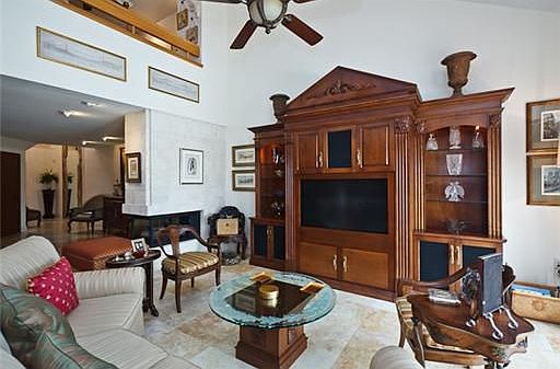 2nd image of 734 Pinellas Bayway S