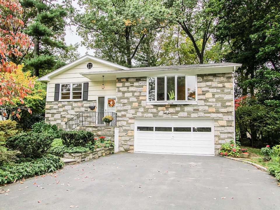 1st image of 70 Crest Dr
