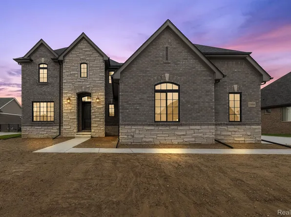 2166 Heidi Dr, Oxford, MI 48370