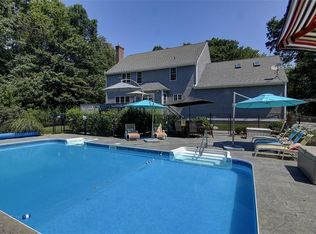 78 Sugarbush Trl, Saunderstown, RI 02874