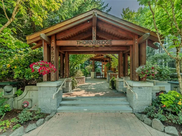 5670 Edgewater Ln #404, Nanaimo, BC V9T 6K1