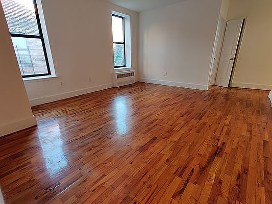 3rd image of 1245 College Ave #2R