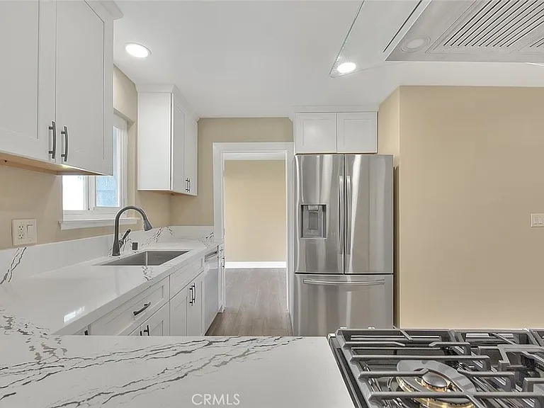 340 W Caroline St — Photo 5