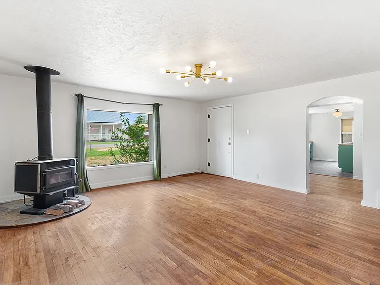 1136 S Adell Ave — Photo 8