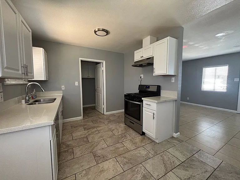 44303 Beech Ave — Photo 10