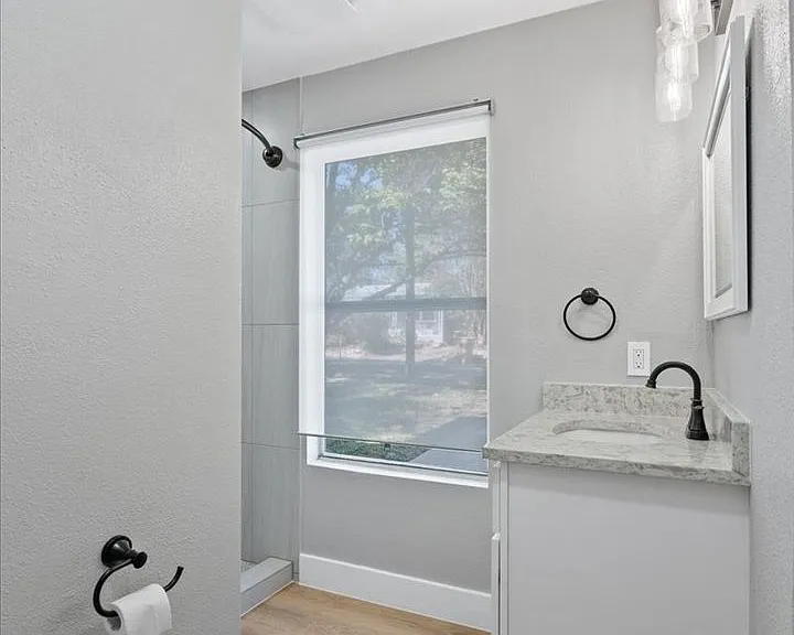 3107 E 13th St — Photo 32
