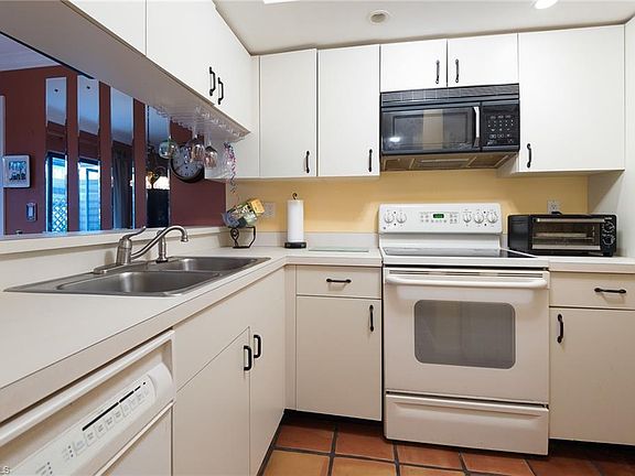 5th image of 13226 Whitehaven Ln APT 1301