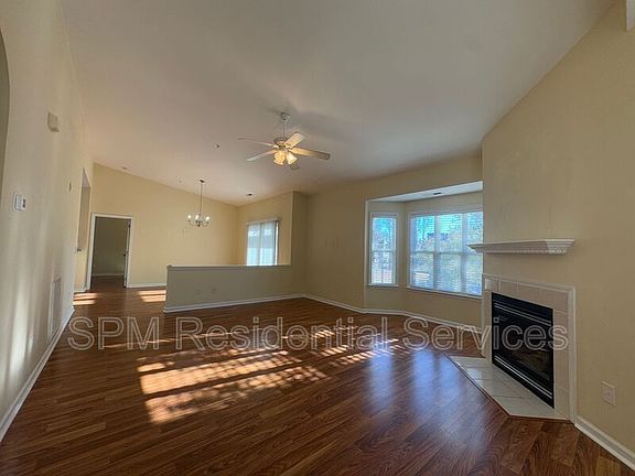 4th image of 211 Fullford Ln Unit 204