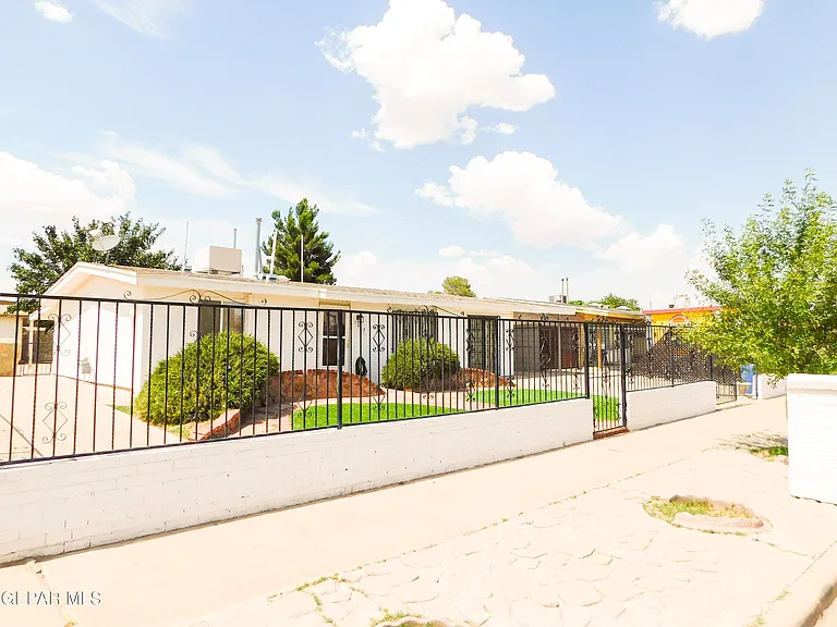 1013 Le Barron Rd — Photo 6
