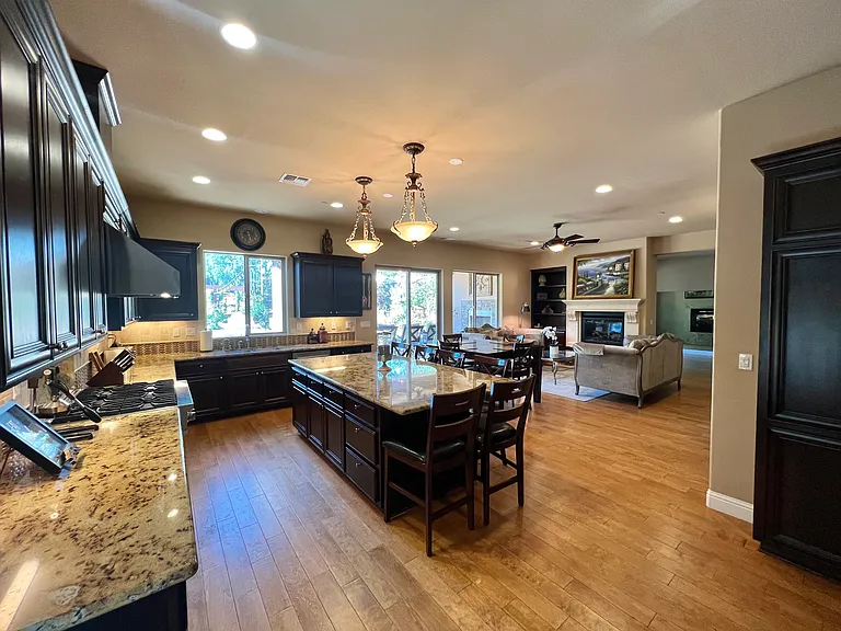 1407 W Colonial Pkwy — Photo 29