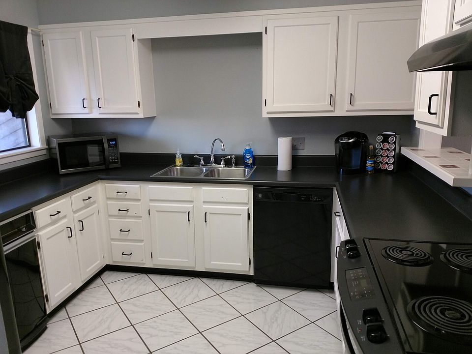 1st image of 200 Hamilton Oaks Dr