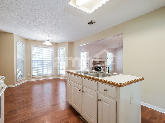 3rd image of 1633 Amalie Dr