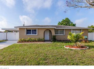 926 SE 27th Ter, Cape Coral, FL 33904