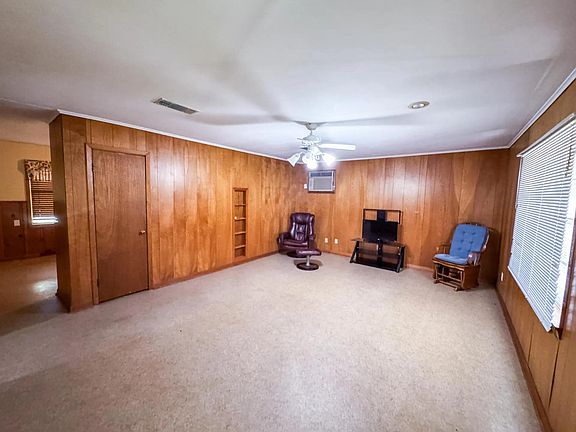 4th image of 505 Pinecrest St