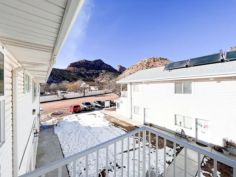 1060 N Louis St — Photo 7