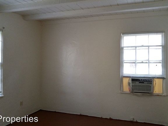 5th image of 1576 N Arrowhead Ave