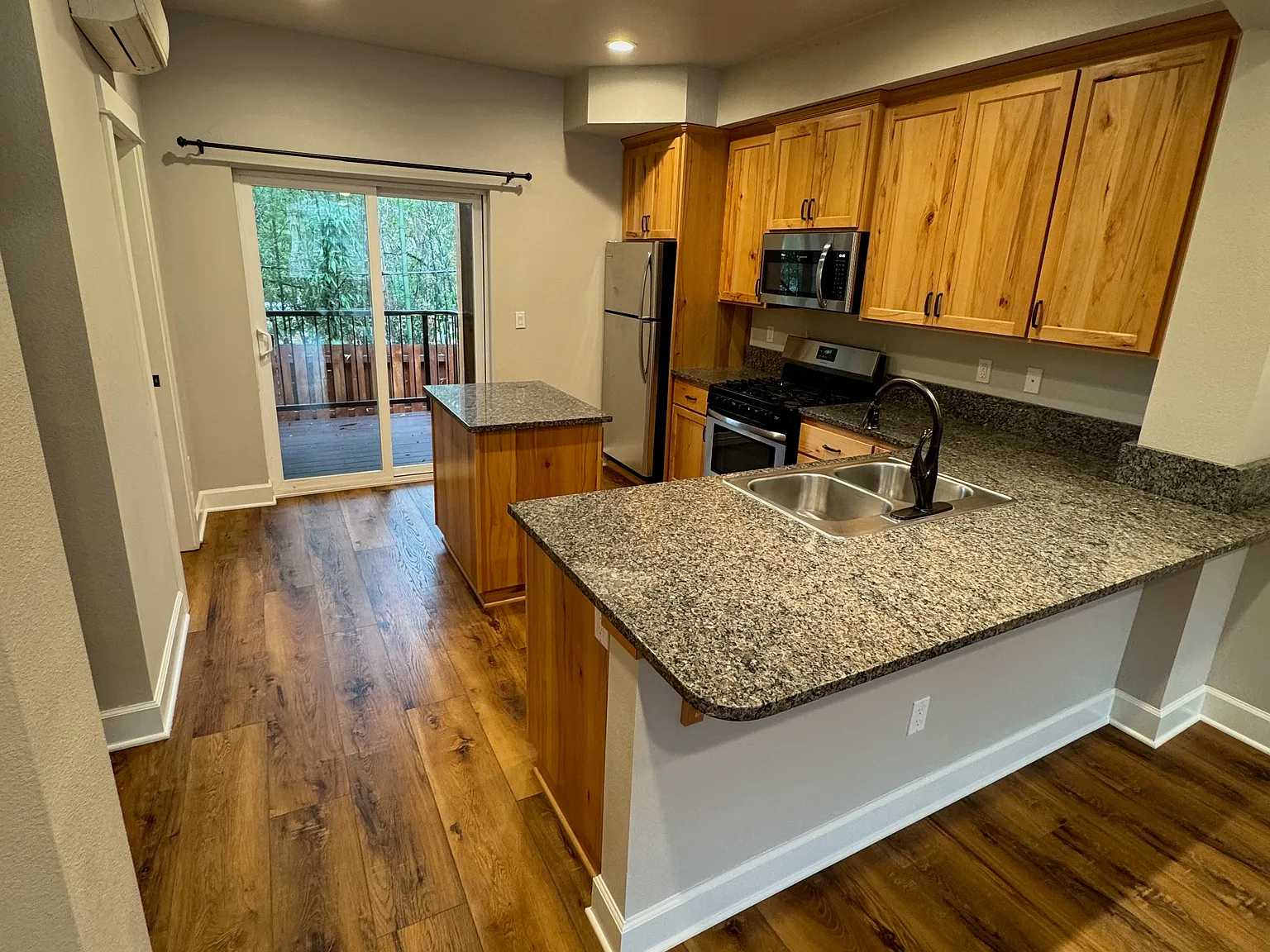 2 bed, 2.5 bath, 1375 sqft, $2,595 — Photo 4